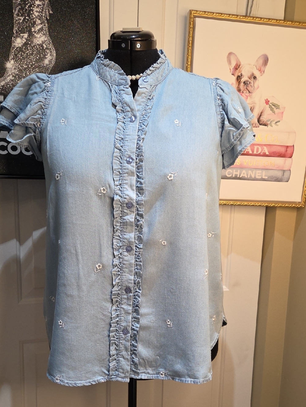 Nwt 1X & 2X Jane and Delancey Light Blue Ruffle-Trim Chambray Blouse Box1
